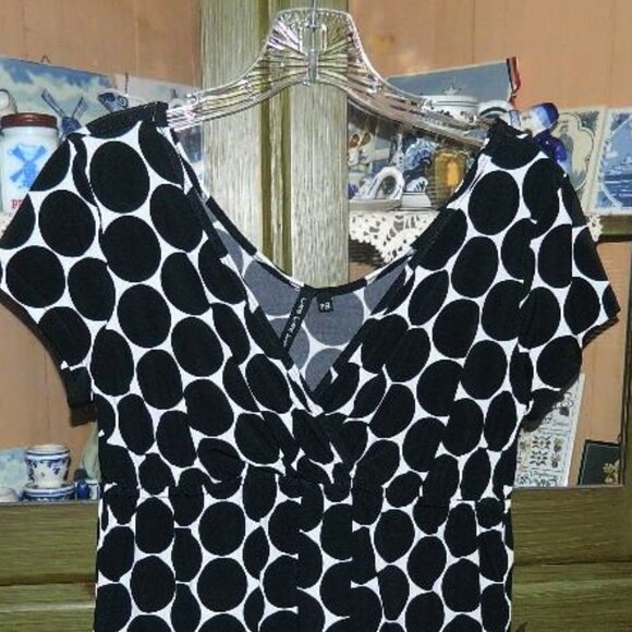 CHA CHA VENTE Women’s Top Black and White Size Small Petite - Picture 6 of 6